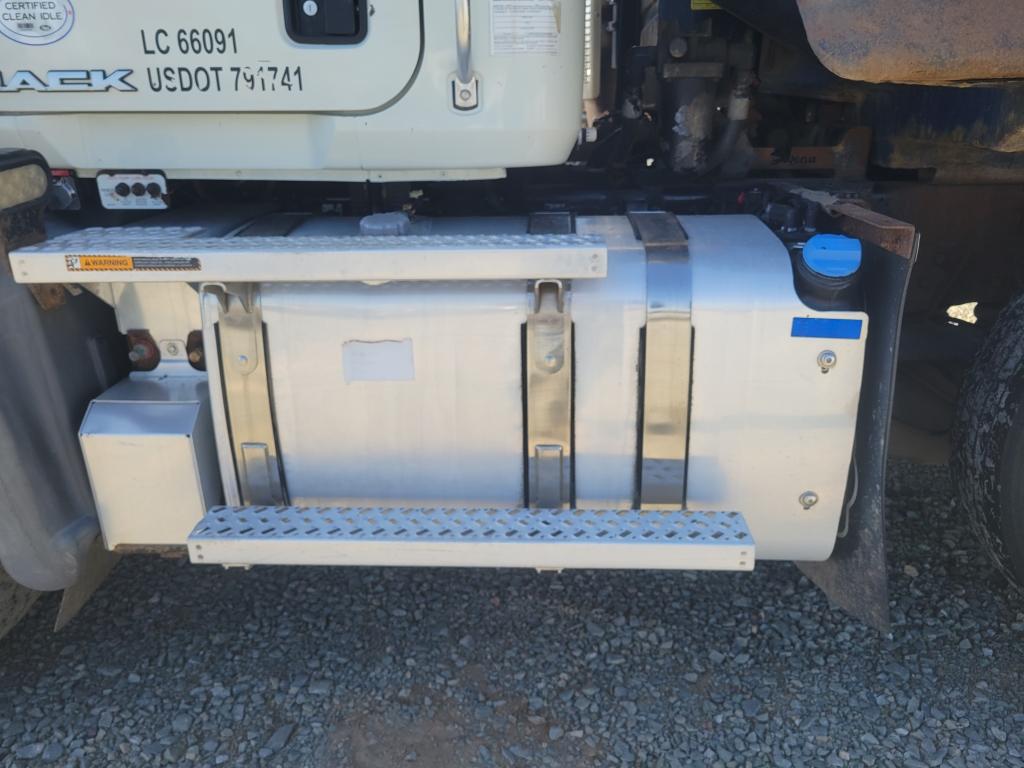 2016 Mack Quad Axle Dump Truck