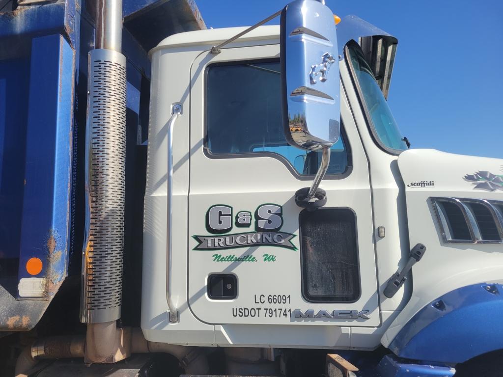 2016 Mack Quad Axle Dump Truck