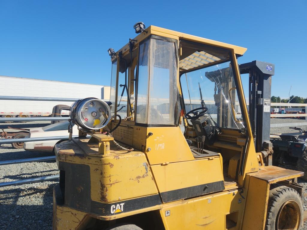 Caterpillar V80f Forklift