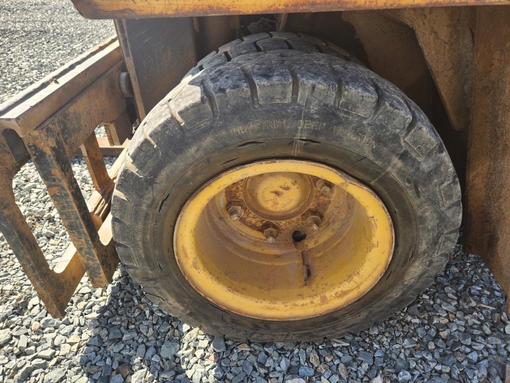 Caterpillar V80f Forklift