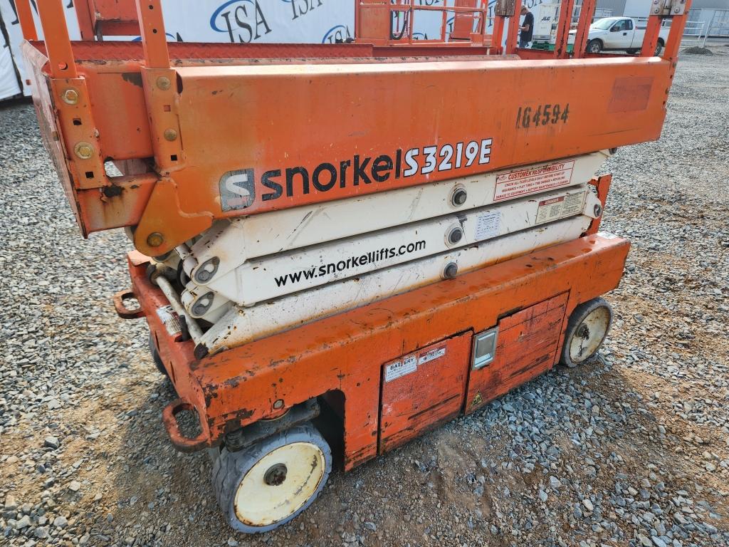 2016 Snorkel S3219e Scissor Lift