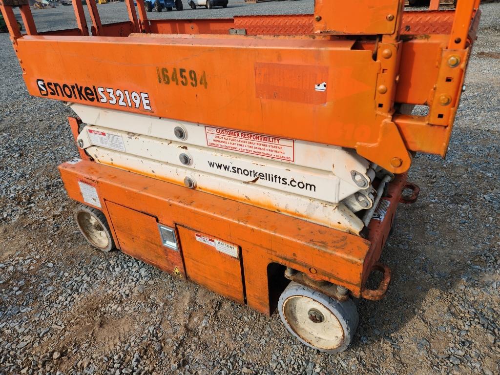 2016 Snorkel S3219e Scissor Lift