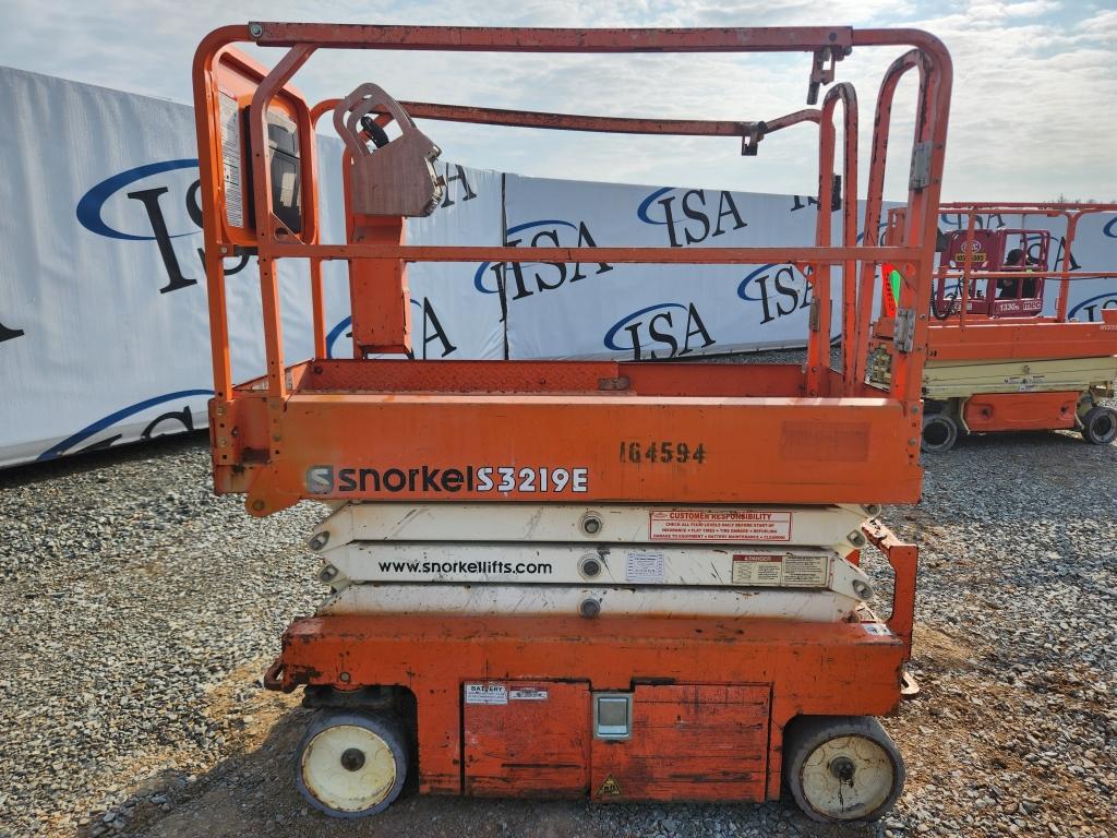 2016 Snorkel S3219e Scissor Lift