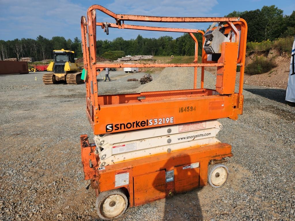 2016 Snorkel S3219e Scissor Lift