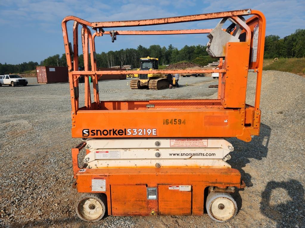 2016 Snorkel S3219e Scissor Lift