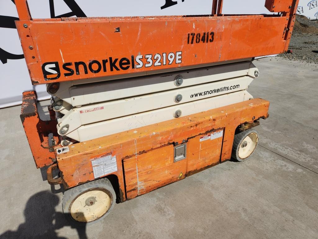 2016 Snorkel S3219e Scissor Lift