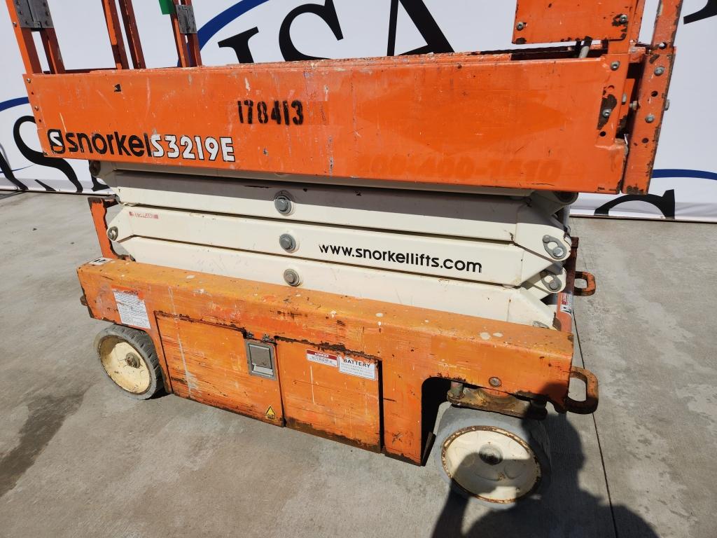 2016 Snorkel S3219e Scissor Lift
