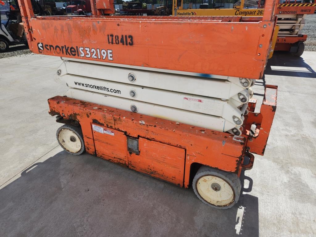 2016 Snorkel S3219e Scissor Lift