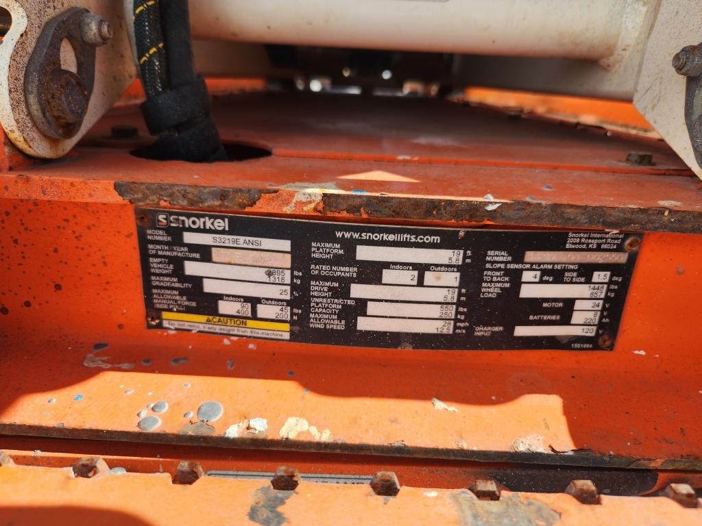 2016 Snorkel S3219e Scissor Lift