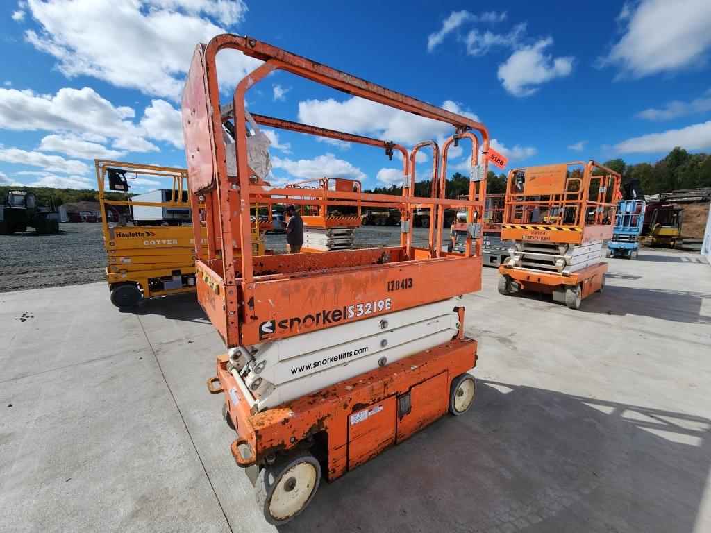 2016 Snorkel S3219e Scissor Lift