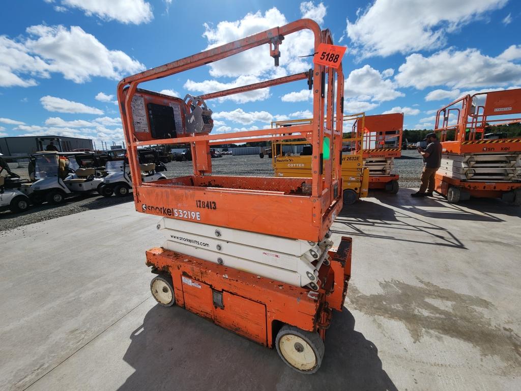 2016 Snorkel S3219e Scissor Lift