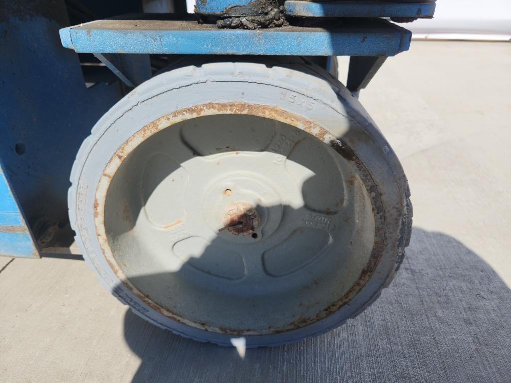 2013 Genie Gs-2032 Scissors Lift