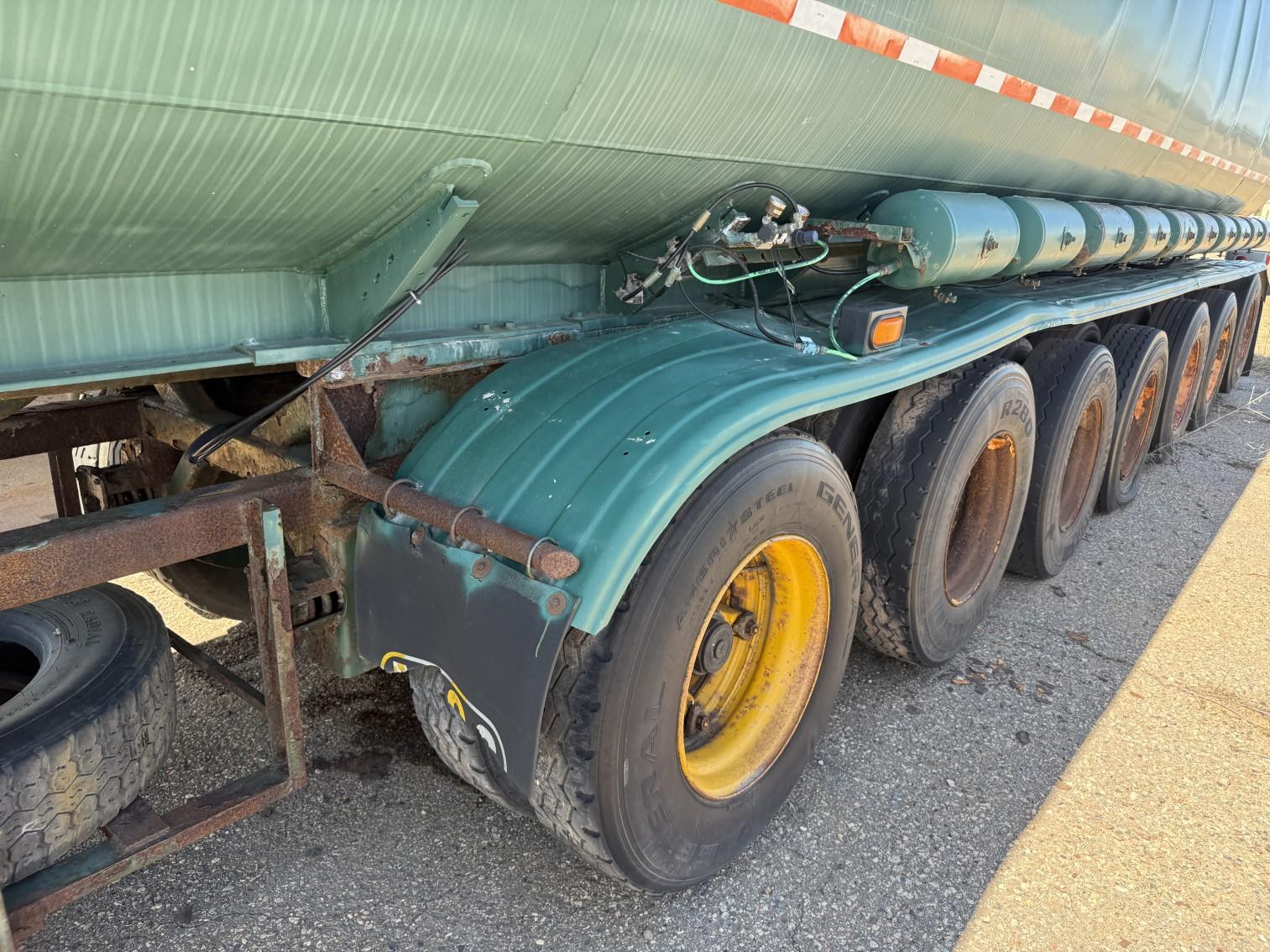 2000 Heil Tanker Trailer
