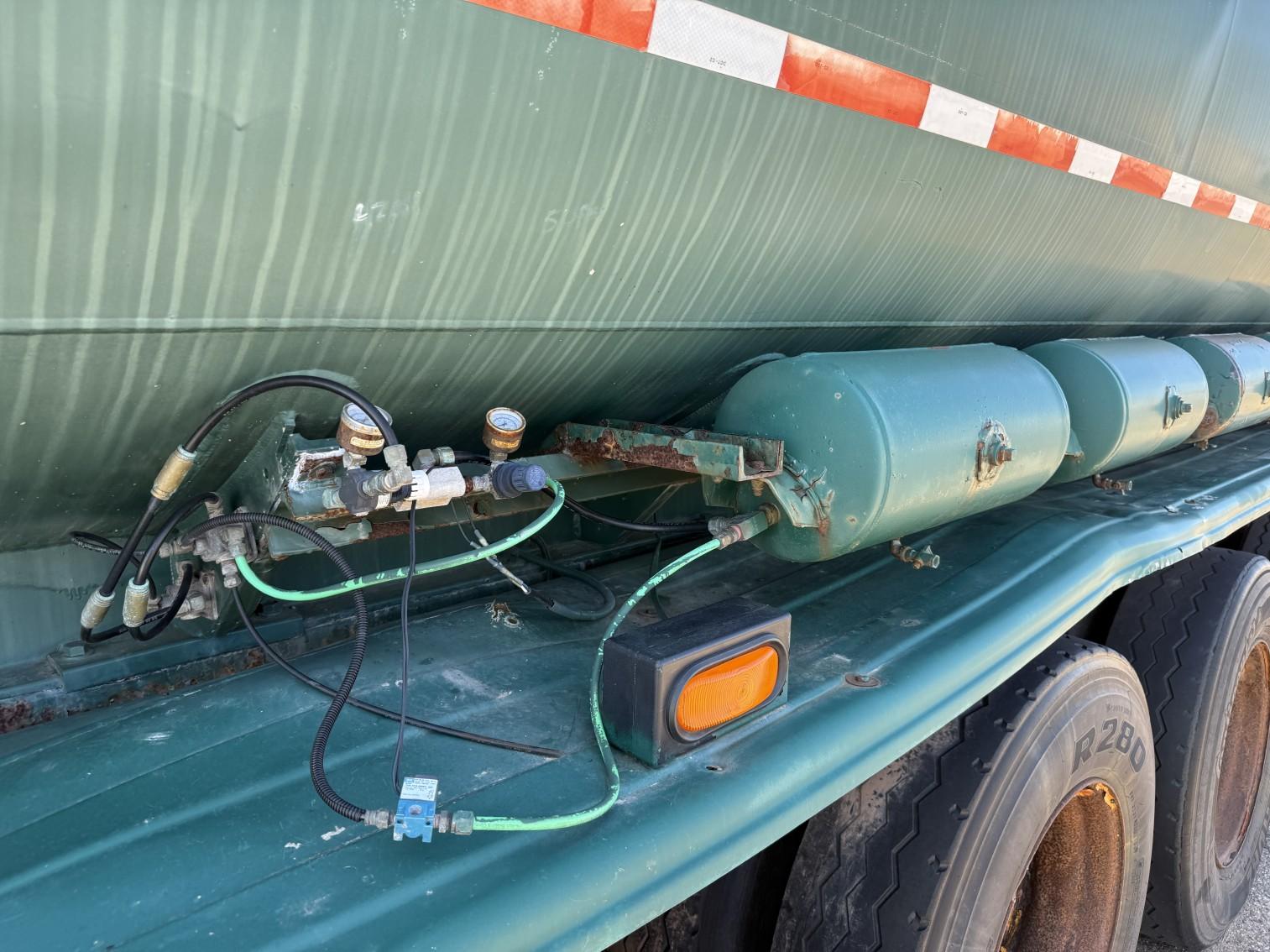 2000 Heil Tanker Trailer