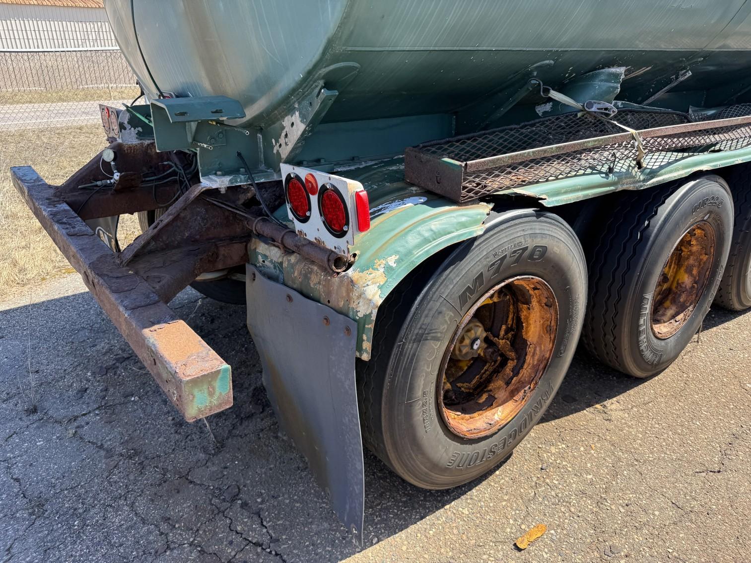 2000 Heil Tanker Trailer