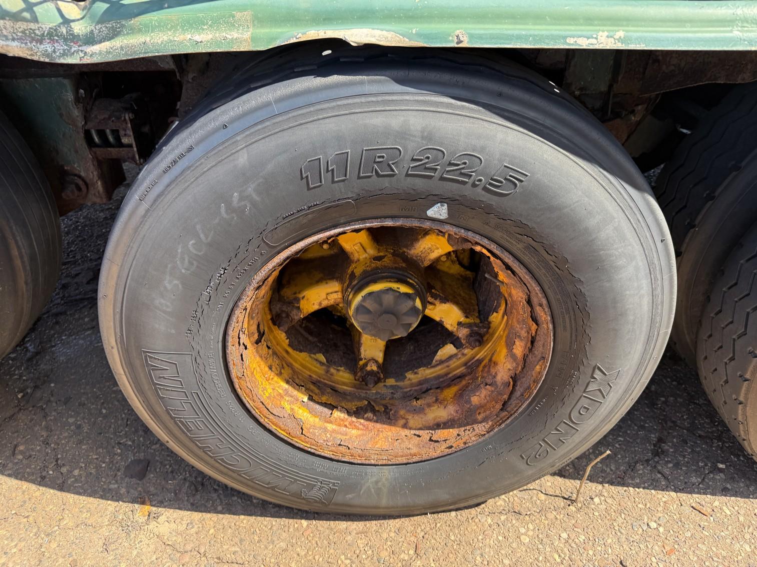 2000 Heil Tanker Trailer