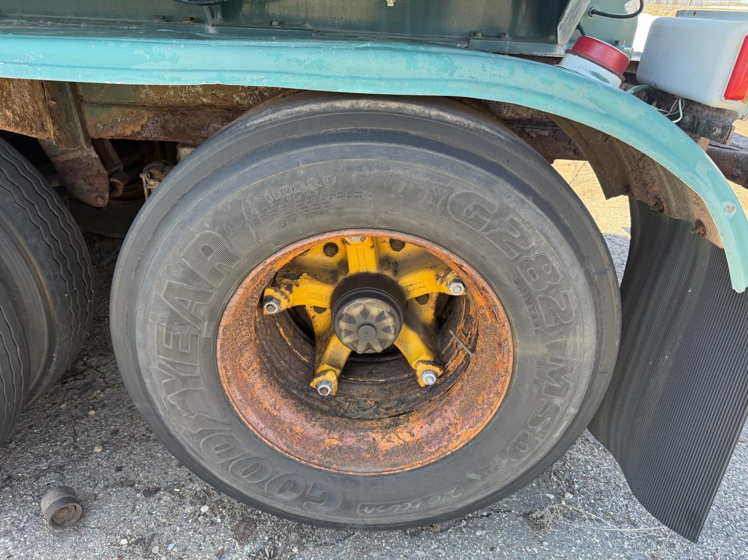 2000 Heil Tanker Trailer
