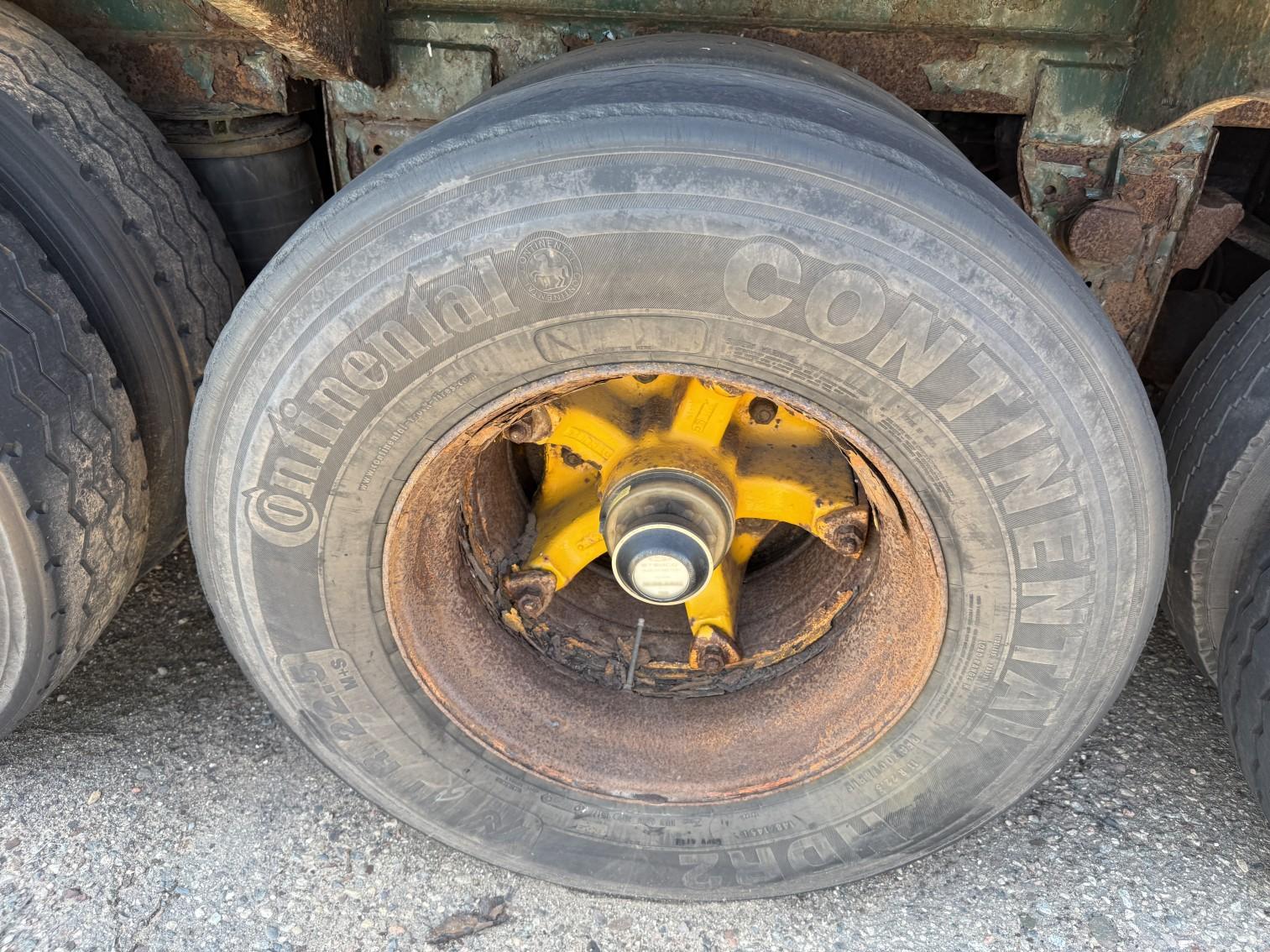 2000 Heil Tanker Trailer