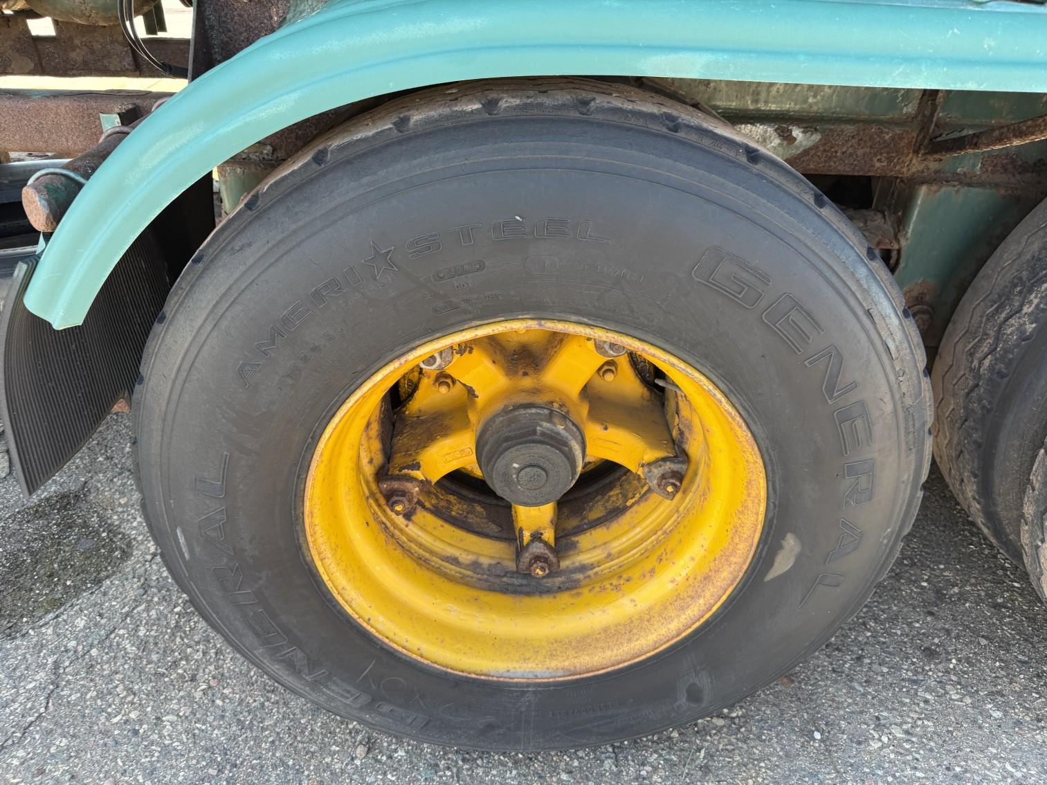 2000 Heil Tanker Trailer