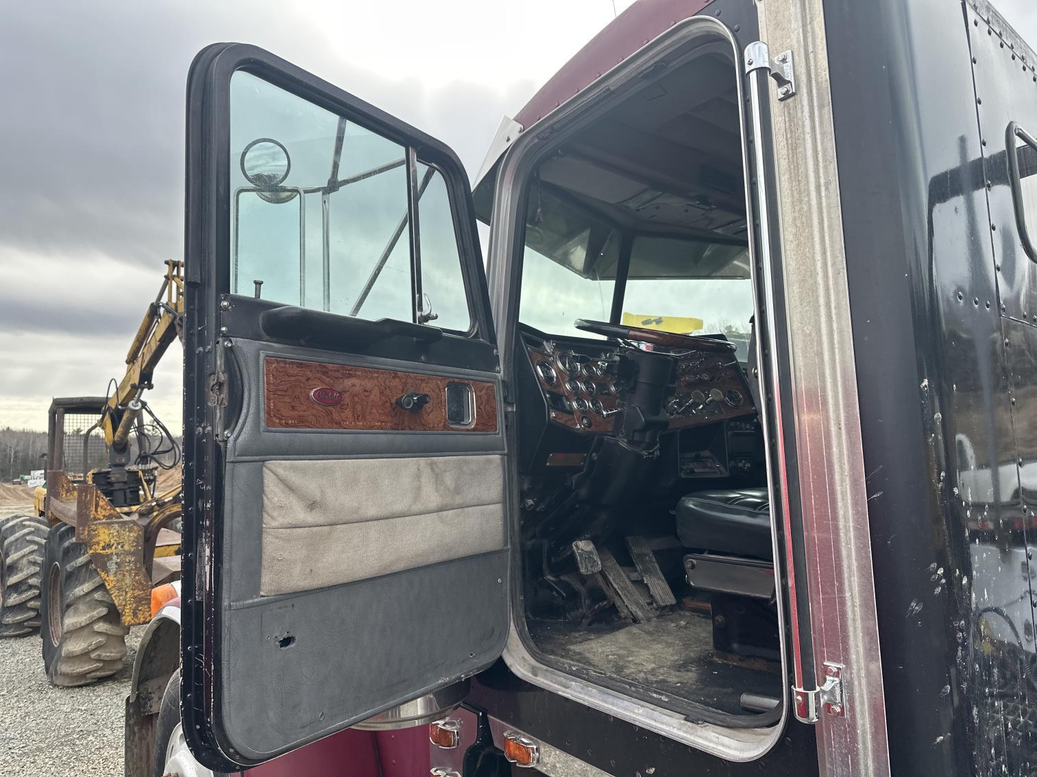 1993 Peterbilt 379 Day Cab Truck Tractor