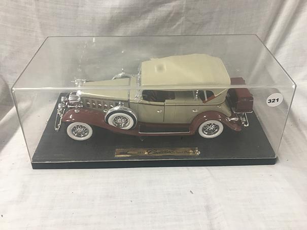 1932 Cadillac Sport Phaeton, 1:18 scale