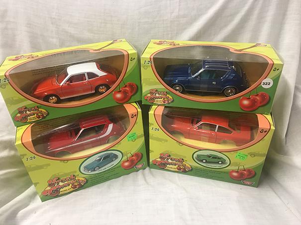 Lot of 4 Motor Max "Fresh Cherries" Model kits & replicas, 1:24 scale