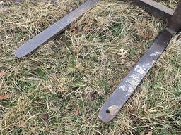 Skid steer attach pallet forks