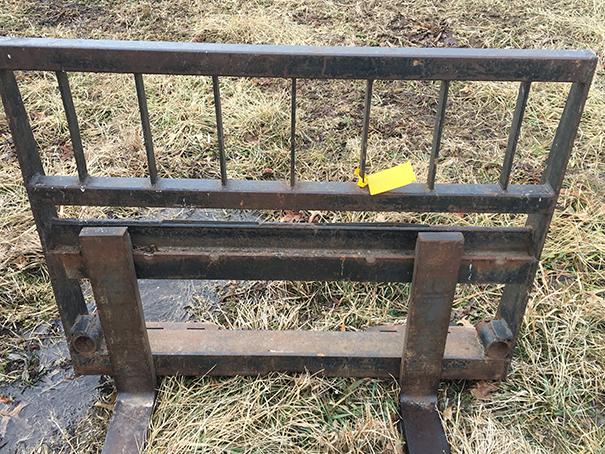 Skid steer attach pallet forks