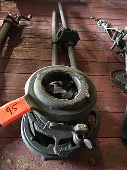 Pipe threader