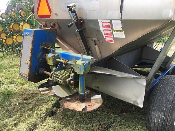 Doyle pull type stainless steel fertilizer cart, double spreader