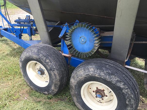 Doyle pull type stainless steel fertilizer cart, double spreader