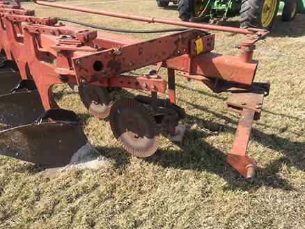 Int. 720, 6 BTM Plow