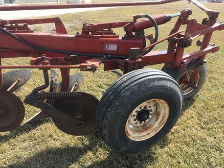 Int. 720, 6 BTM Plow