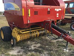New Holland BR7090 Round Baler