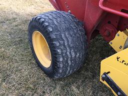 New Holland BR7090 Round Baler