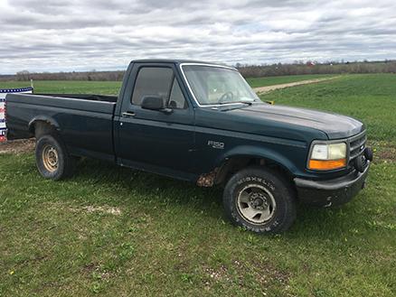 1995 Ford F150 XL, 2WD, Automatic,  6 cyl, Long Bed, Reg. Cab, 270,000 Miles.