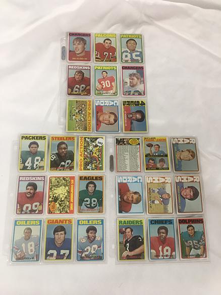 (27) 1972 Topps Baseball Cards