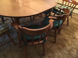 Wooden Dinning Room Table w/  6 Chairs & 2 Extra Non Matching Chairs