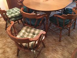Wooden Dinning Room Table w/  6 Chairs & 2 Extra Non Matching Chairs