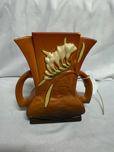 Roseville Freesia 7 in. Vase
