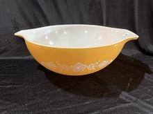 Pyrex 10 in. Mixing Bowl