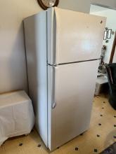 GE 28 in. Wide Refrigerator