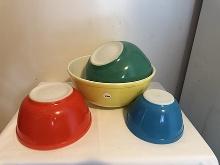 Set of (4) Pyrex Mixing Bowls