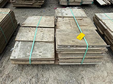 Lot of (30) 2 ft. Tall Corner Forms