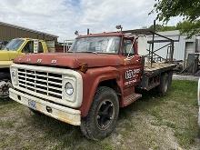 1975 Ford F-750, V8 Gas Engine, 5/2 Trans, 12 1/2 ft. Flatbed Material Rack