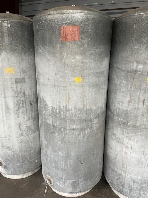 (1) Galvanized Large Bladder Tank