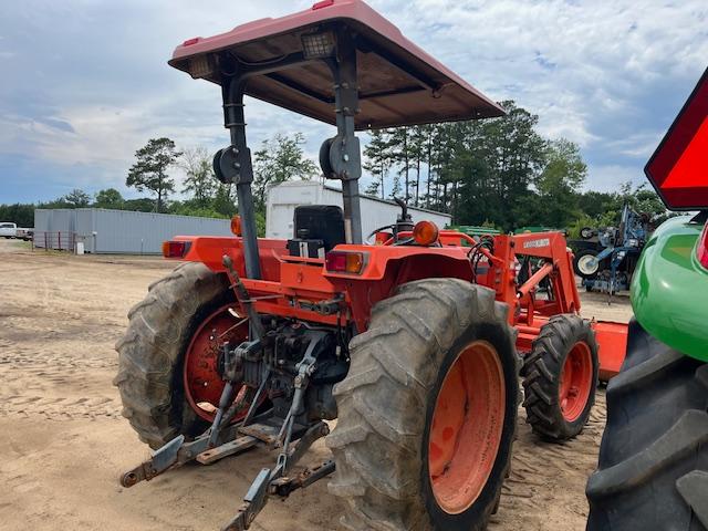 Kubota M4900 Tractor 4WD w/ Loader