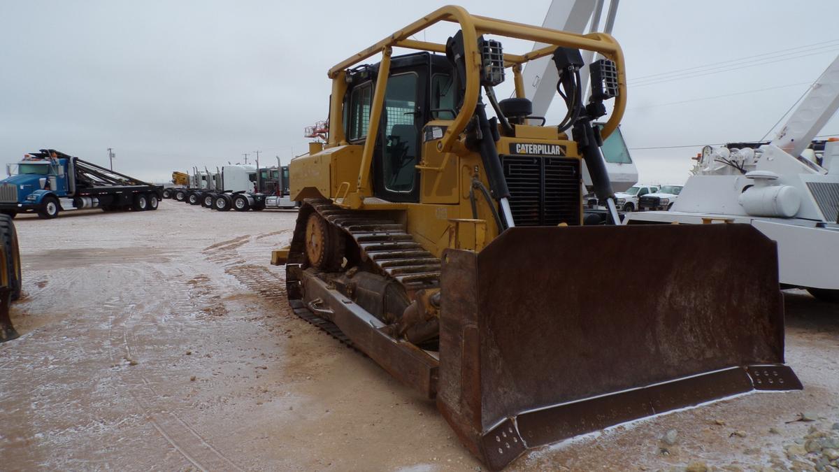 Located in YARD 1 - Midland, TX 940-224-8071 2011 CAT D6T XL, SN- CAT00D6TLGMK00315, 10.6' 4 WAY BLA