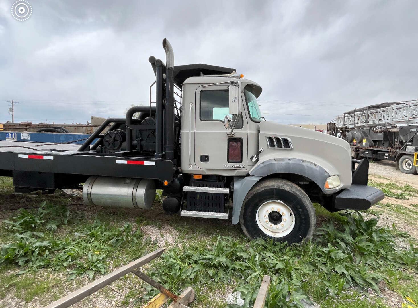 2009 MACK GU813 T/A P/B MACK MP7-51807 DIESEL ENG., MAXITORQUE 10 SPD TRANS