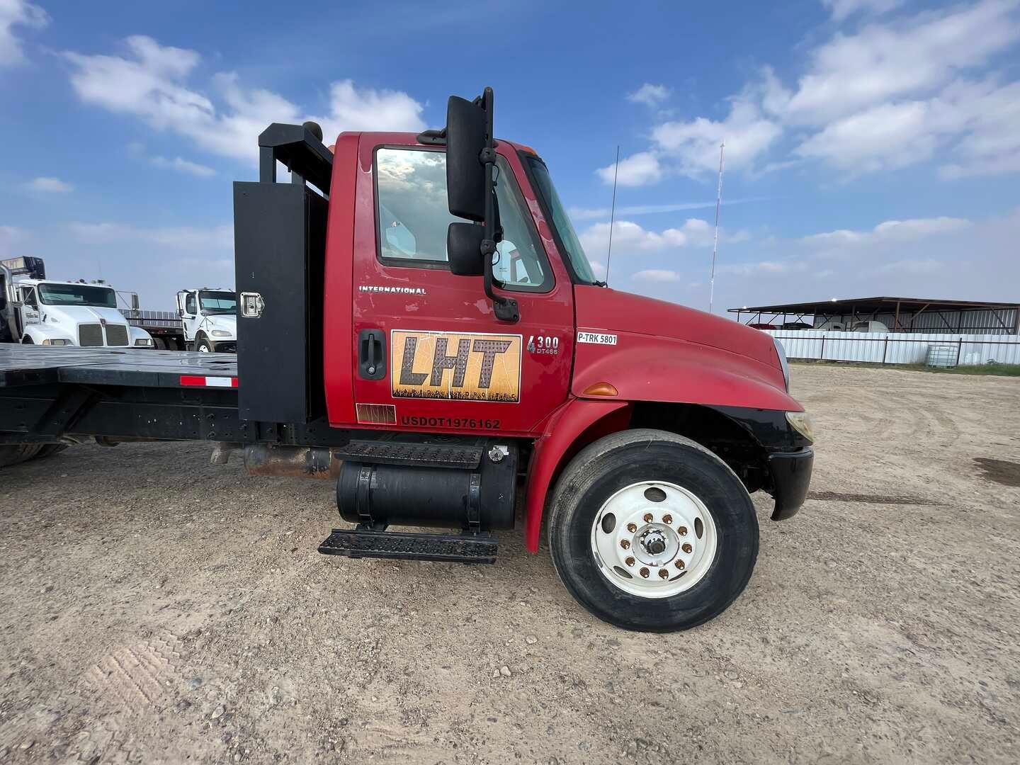 2006 INTERNATIONAL  4300 SBA S/A FLATBED TRUCK 22' 6" flatbed, 239" wheel b